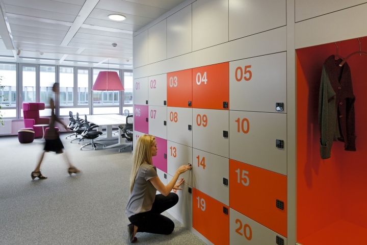 葛蘭素史克現(xiàn)代時尚辦公室設計