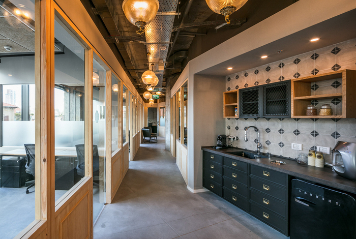 歐洲風(fēng)情的多功能辦公室設(shè)計(jì)