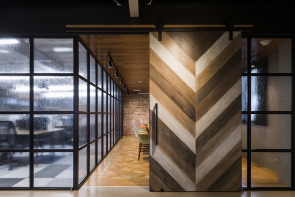 怎樣去查詢一些辦公室裝修的經(jīng)典案例？