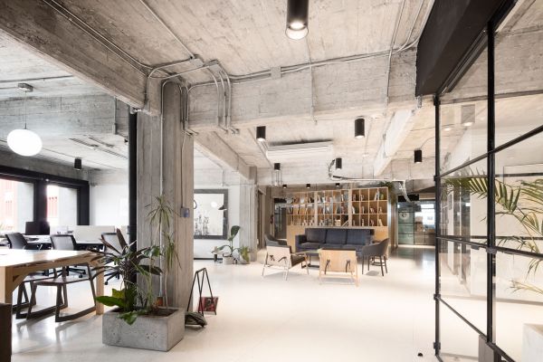 工業(yè)風(fēng)和北歐風(fēng)結(jié)合的辦公室設(shè)計(jì)