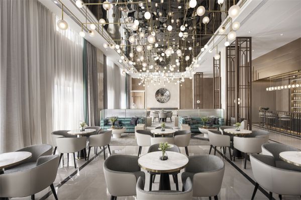 地產(chǎn)營銷中心辦公室設(shè)計的空間美學(xué)